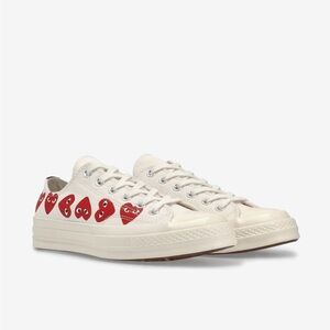 Converse X Comme Des Garçons Cdg PLAY Chuck
Taylor Low
Sz Mens 4 Women’s 6